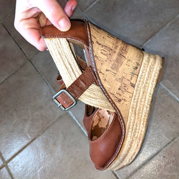 Heels - Picture 2 of 3